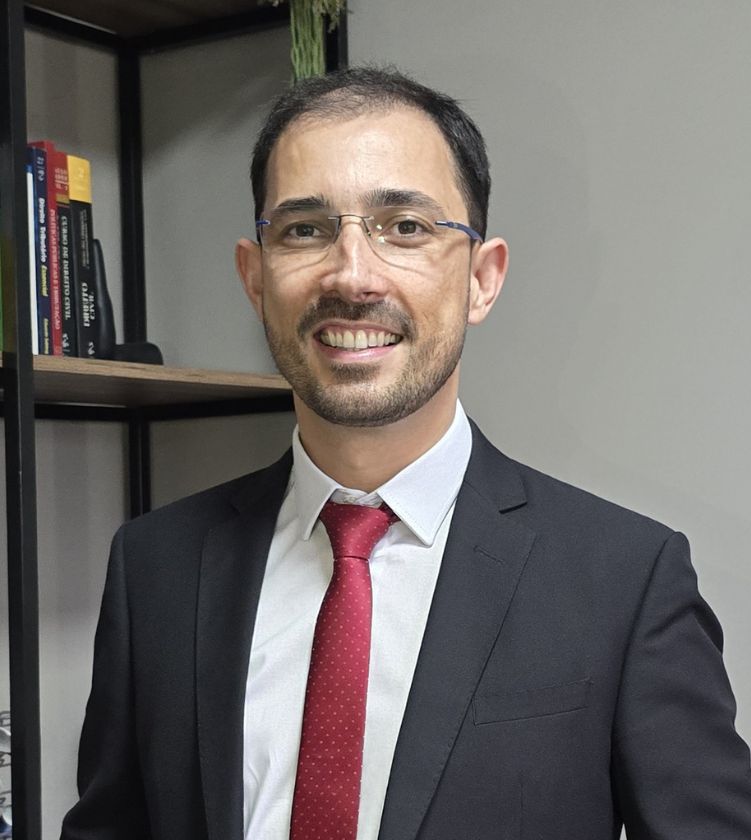 Dr. Hemerson Maia